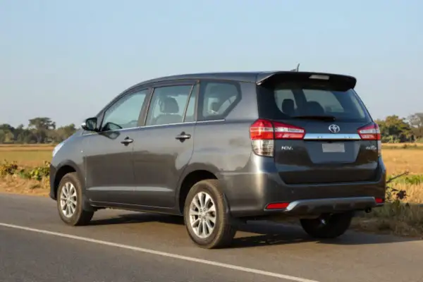 Toyota Innova Crysta — photo 3
